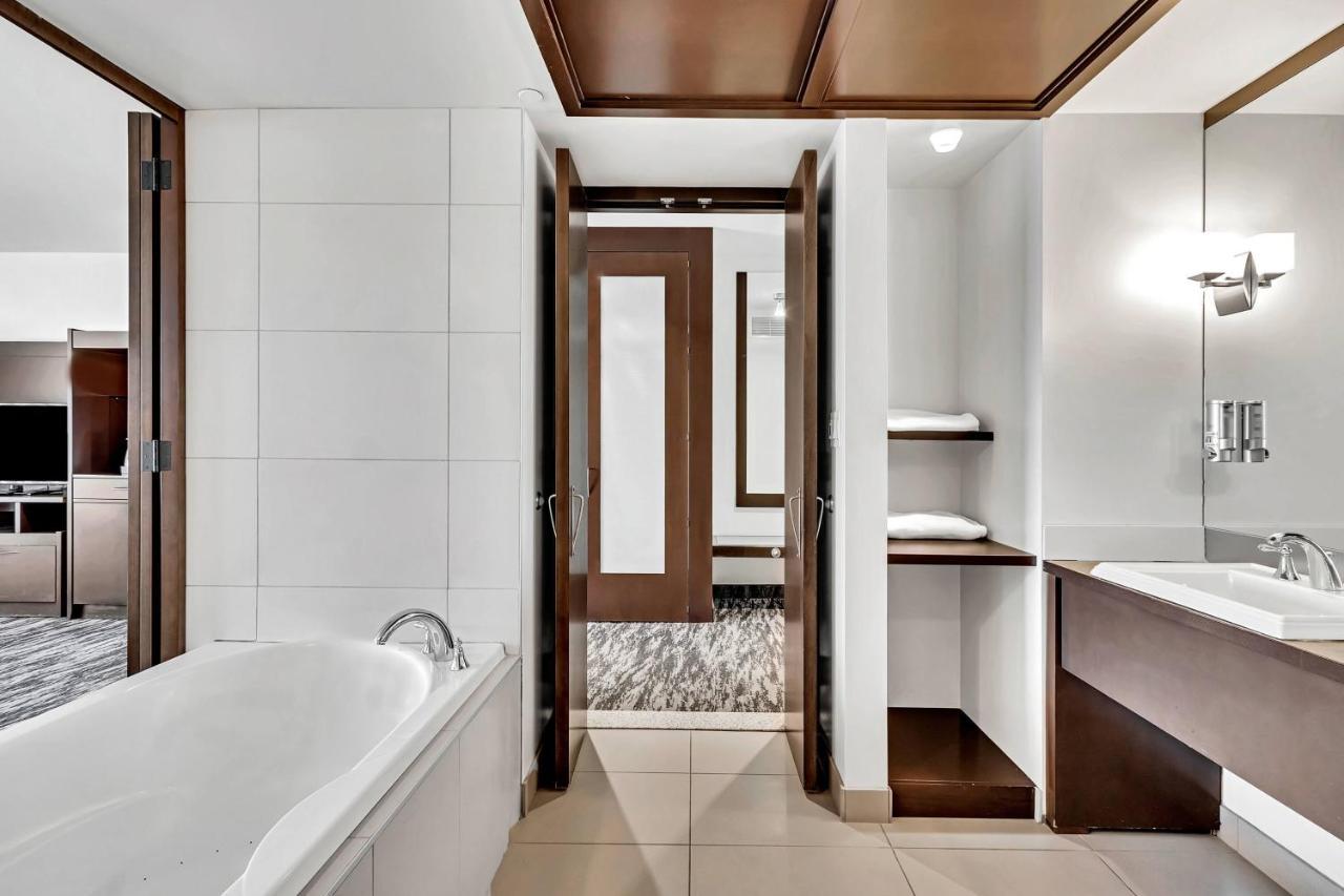 Hotel Mortagne Boucherville Eksteriør billede