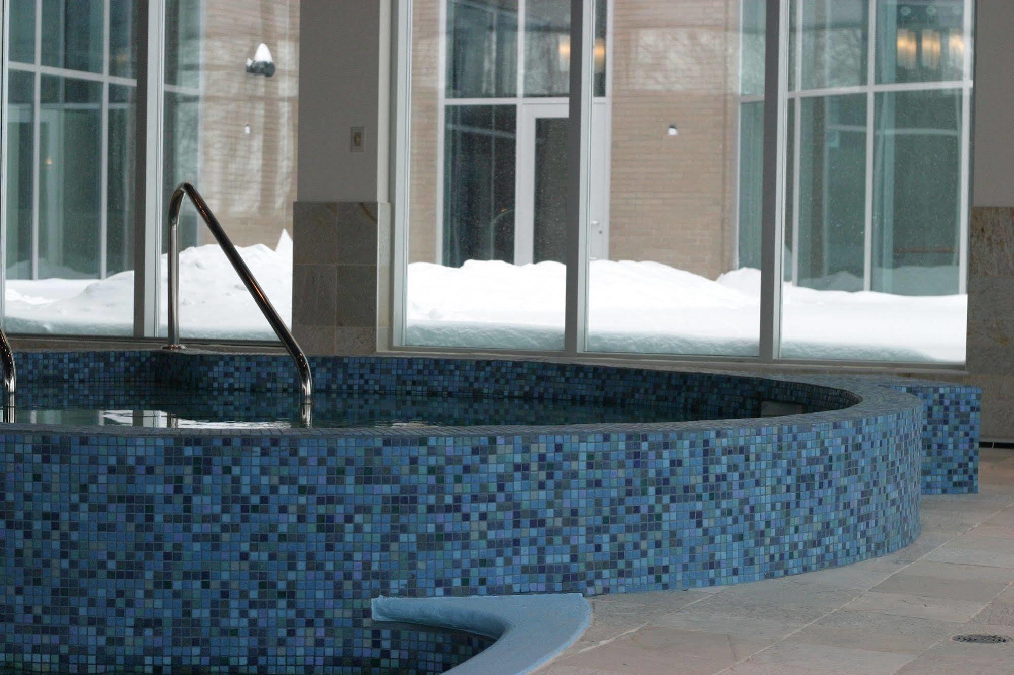 Hotel Mortagne Boucherville Eksteriør billede